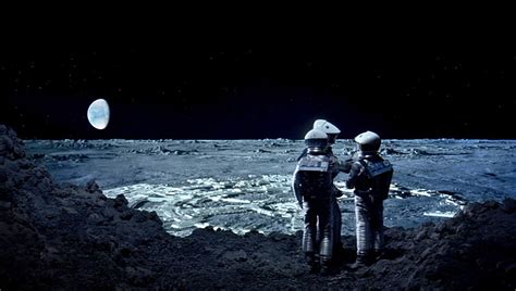 Film Lune Qui S'écrase Sur La Terre La Lune tombe sur la Terre dans le trailer intense de Moonfall | Konbini